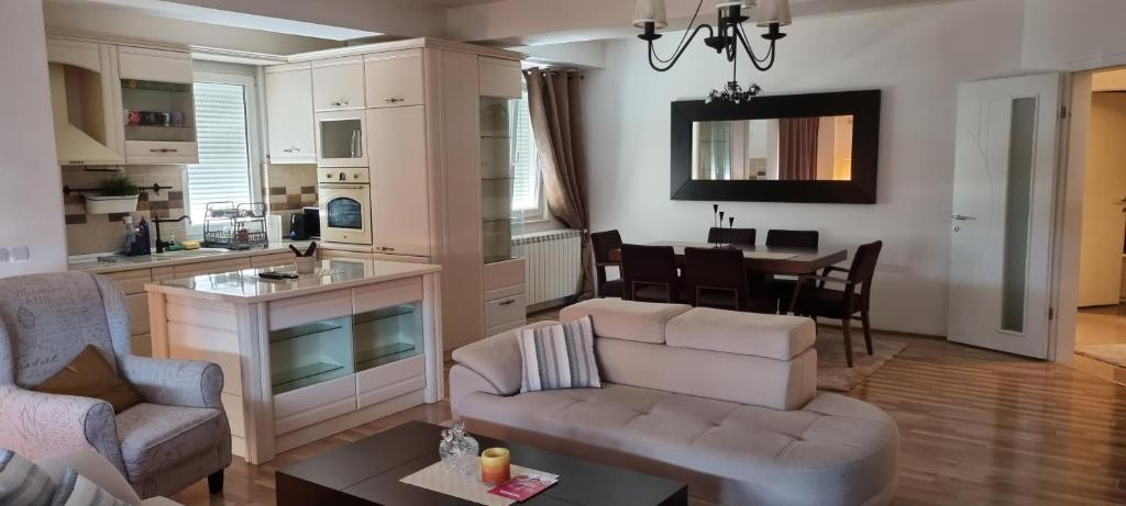 Luxury Apartment 2 living room